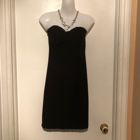 🍒 Black dress w/ textured stretchy fabric!!! - Picture 6 of 7
